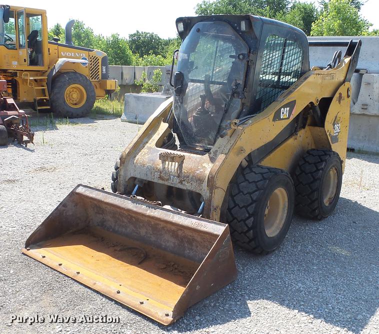 image for item DE7204 2010 Caterpillar 262C skid steer