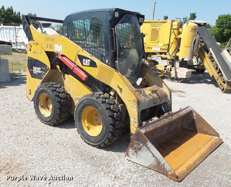 image for item DE7204 2010 Caterpillar 262C skid steer