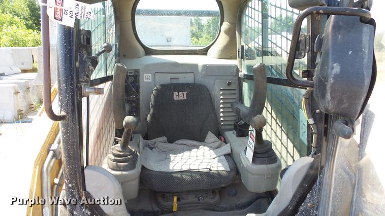 image for item DE7204 2010 Caterpillar 262C skid steer