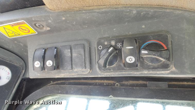 image for item DE7204 2010 Caterpillar 262C skid steer