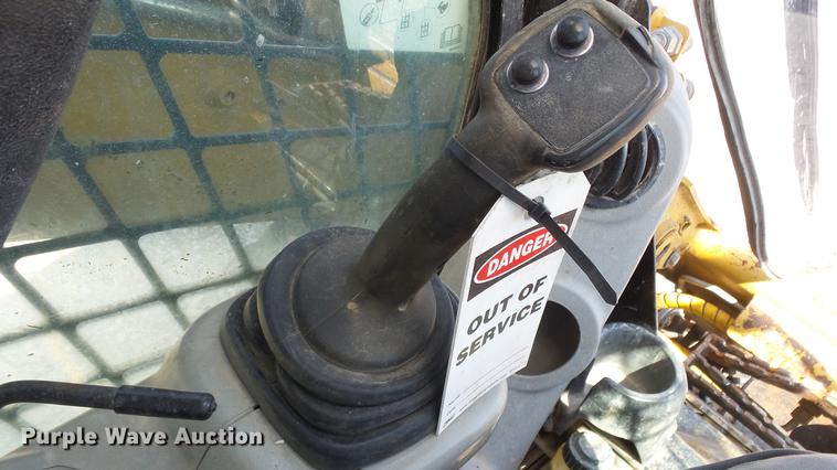 image for item DE7204 2010 Caterpillar 262C skid steer