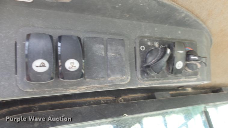 image for item DE7204 2010 Caterpillar 262C skid steer