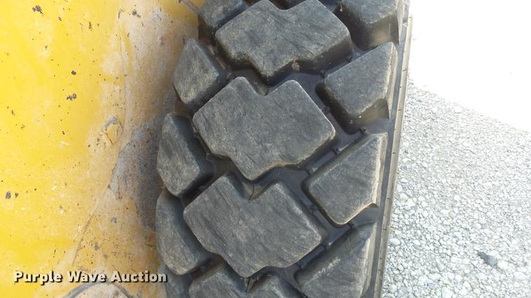 image for item DE7204 2010 Caterpillar 262C skid steer