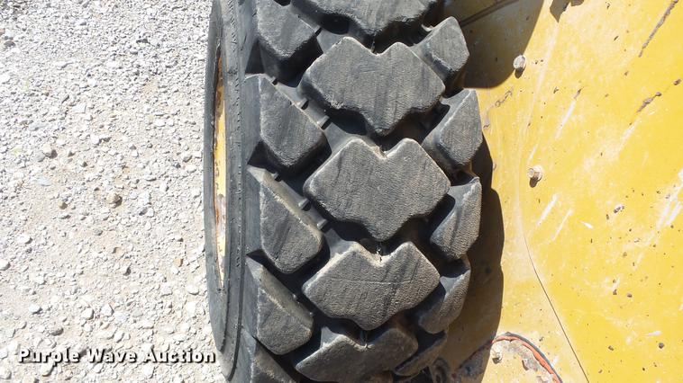 image for item DE7204 2010 Caterpillar 262C skid steer