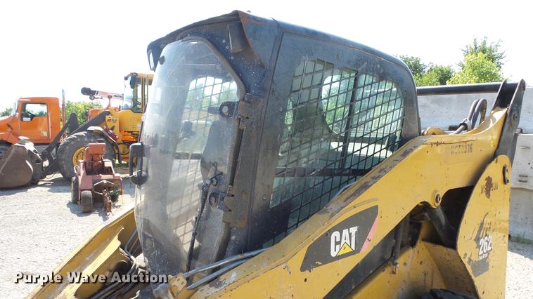 image for item DE7204 2010 Caterpillar 262C skid steer