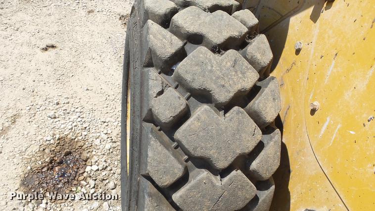 image for item DE7204 2010 Caterpillar 262C skid steer