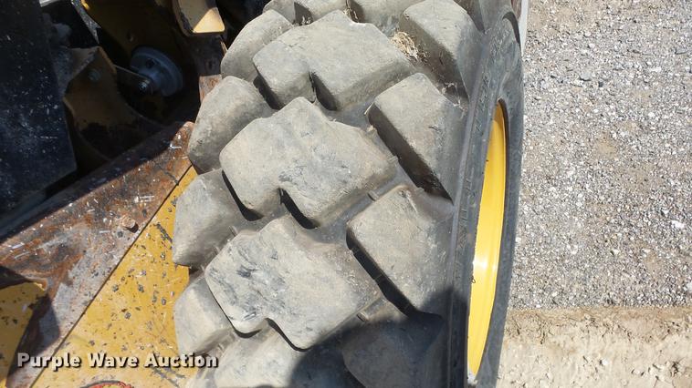image for item DE7204 2010 Caterpillar 262C skid steer