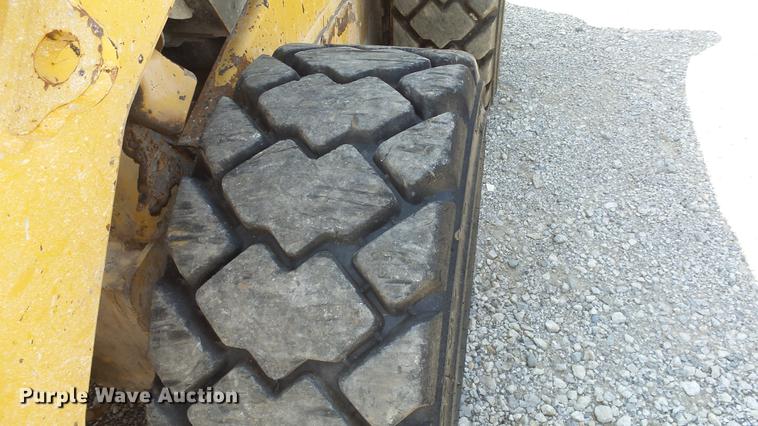 image for item DE7204 2010 Caterpillar 262C skid steer