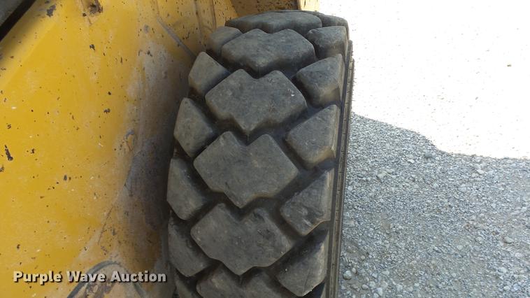 image for item DE7204 2010 Caterpillar 262C skid steer