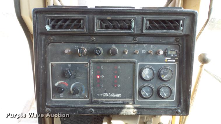 image for item DE7219 1994 Caterpillar D7H dozer