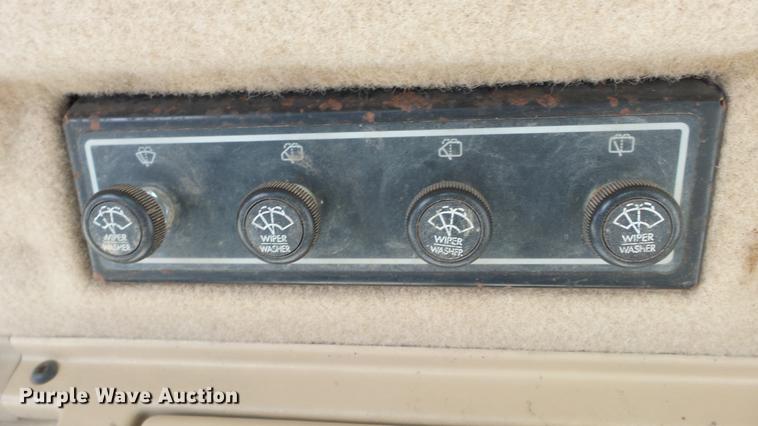 image for item DE7219 1994 Caterpillar D7H dozer