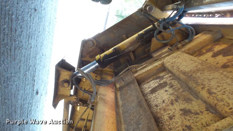 image for item DE7220 1985 Load King drop deck equipment trailer