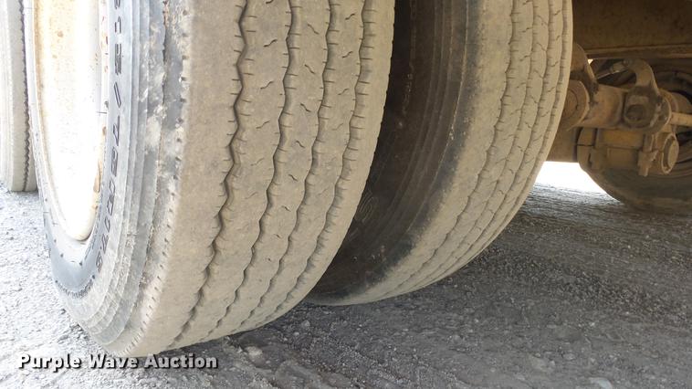 image for item DE7220 1985 Load King drop deck equipment trailer