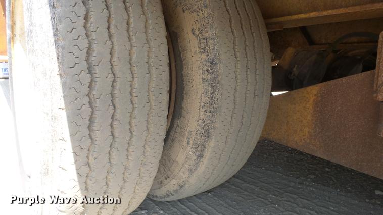 image for item DE7220 1985 Load King drop deck equipment trailer