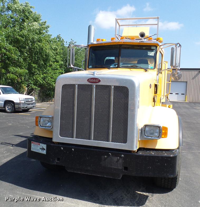 image for item DF9447 2008 Peterbilt 367 bridge inspection truck