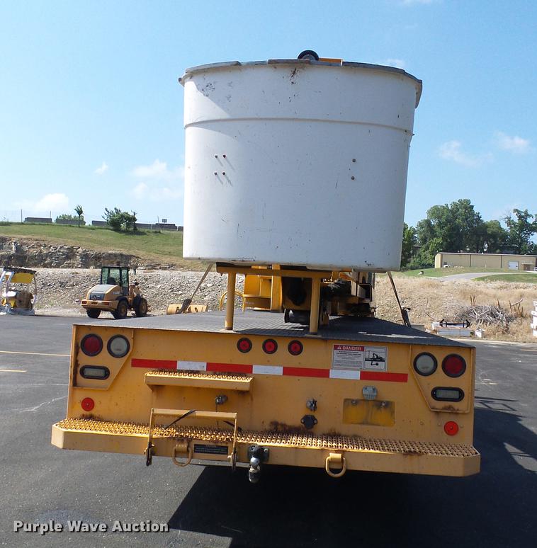 image for item DF9447 2008 Peterbilt 367 bridge inspection truck