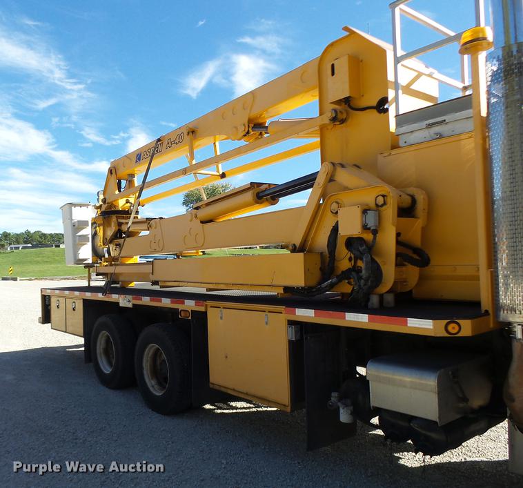 image for item DF9447 2008 Peterbilt 367 bridge inspection truck