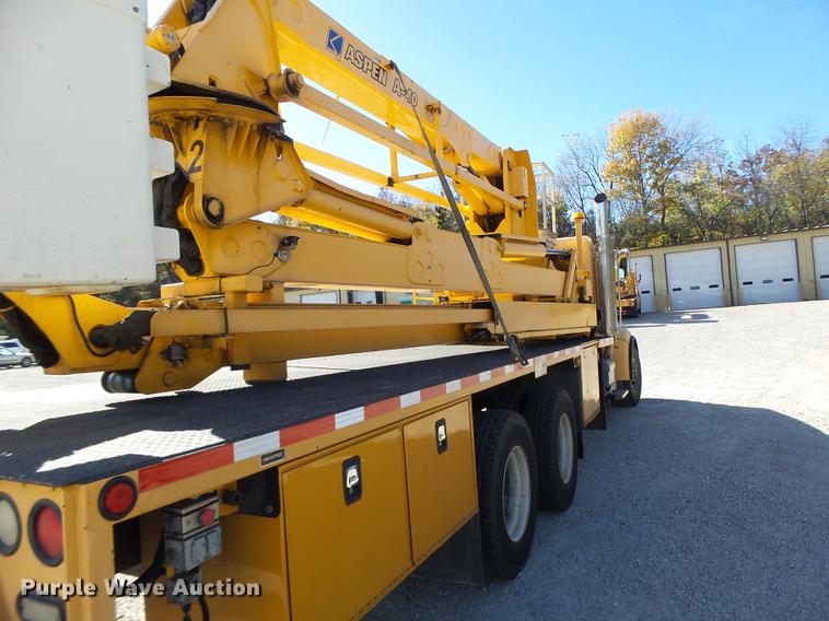 image for item DF9447 2008 Peterbilt 367 bridge inspection truck