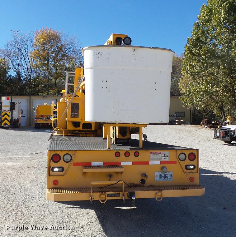 image for item DF9447 2008 Peterbilt 367 bridge inspection truck