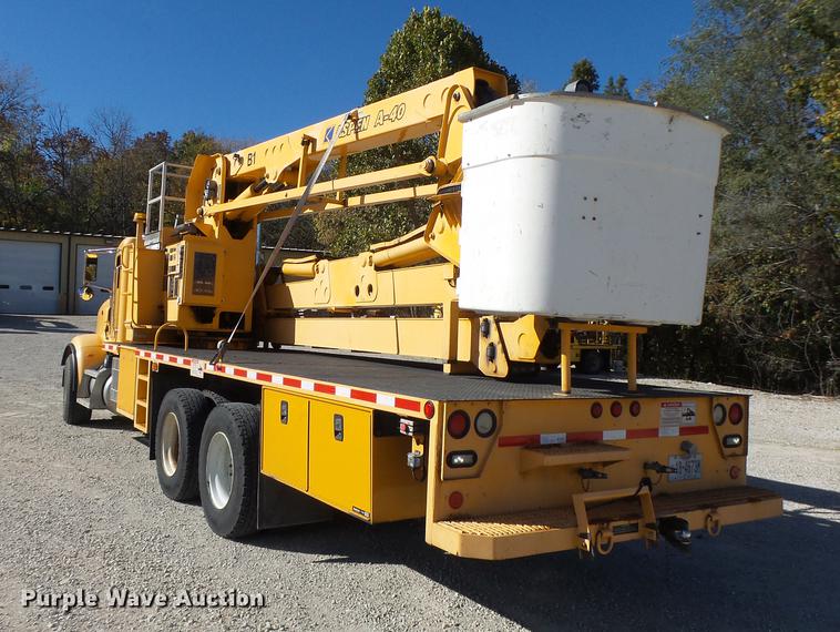 image for item DF9447 2008 Peterbilt 367 bridge inspection truck