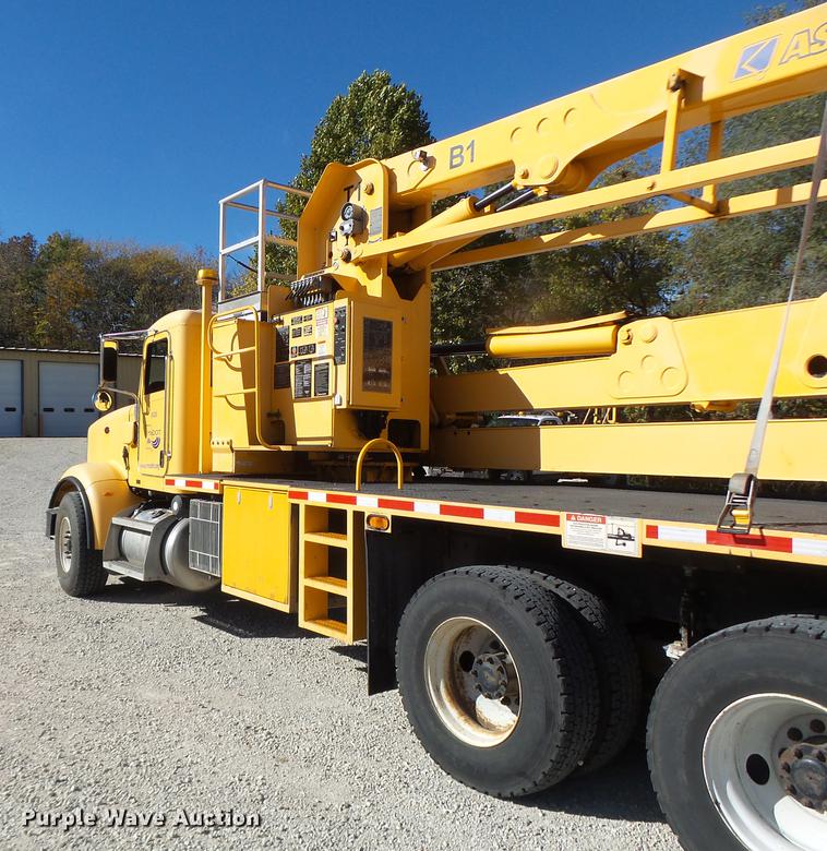 image for item DF9447 2008 Peterbilt 367 bridge inspection truck