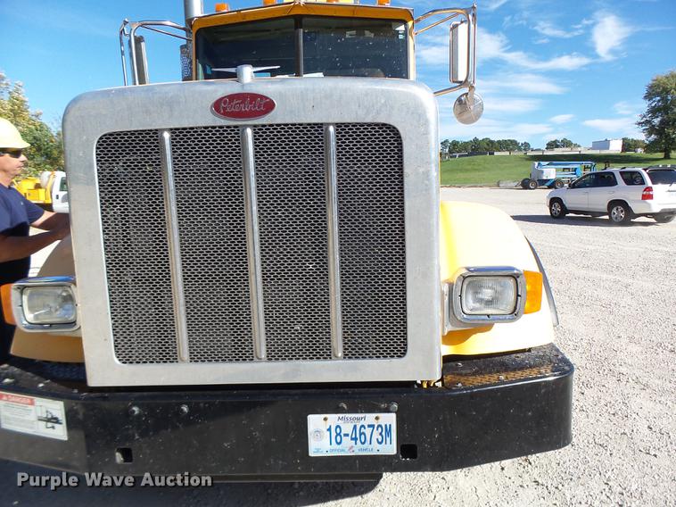 image for item DF9447 2008 Peterbilt 367 bridge inspection truck