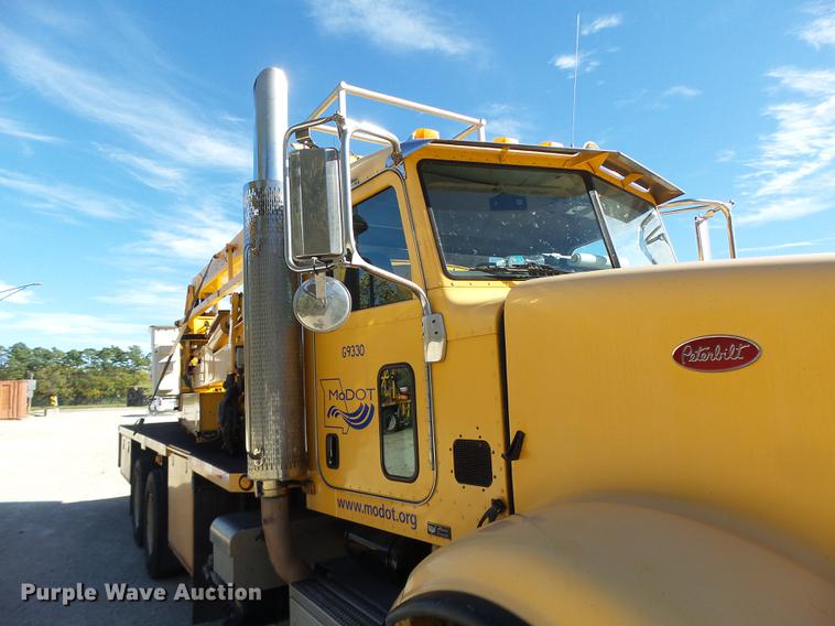image for item DF9447 2008 Peterbilt 367 bridge inspection truck