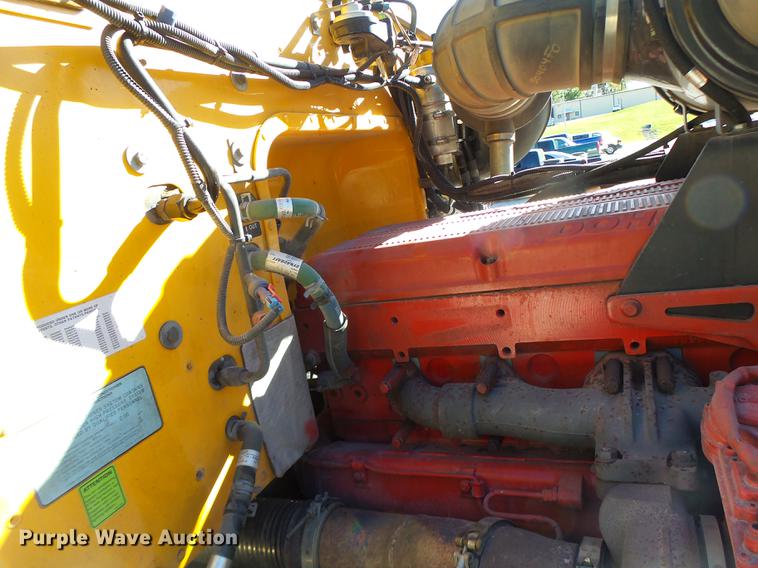 image for item DF9447 2008 Peterbilt 367 bridge inspection truck