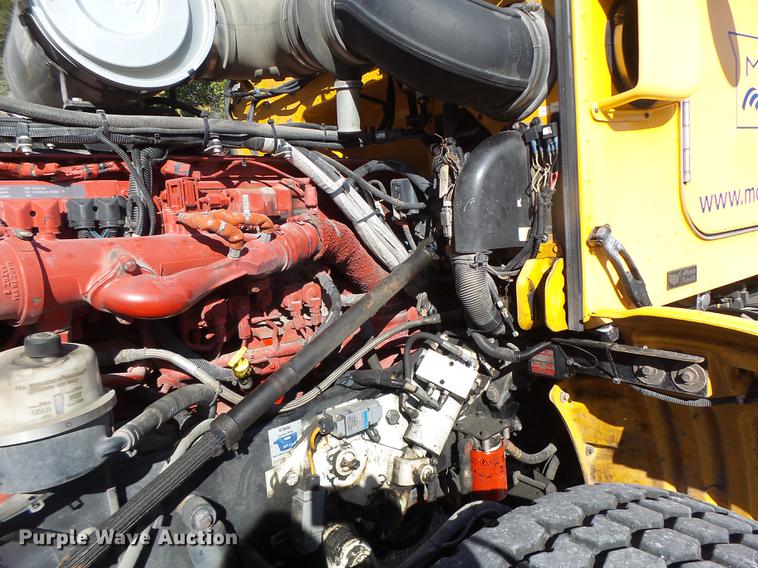 image for item DF9447 2008 Peterbilt 367 bridge inspection truck