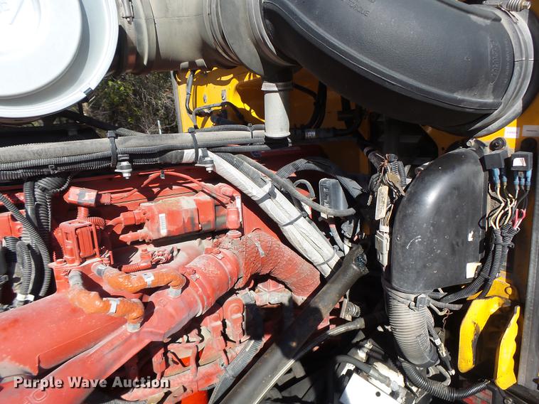 image for item DF9447 2008 Peterbilt 367 bridge inspection truck