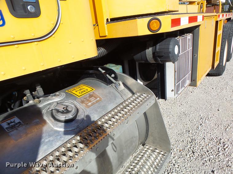 image for item DF9447 2008 Peterbilt 367 bridge inspection truck