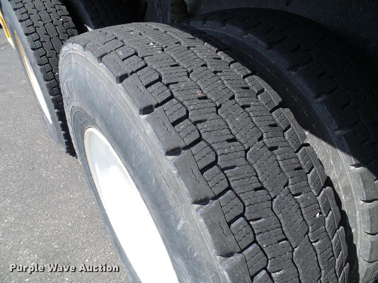 image for item DF9447 2008 Peterbilt 367 bridge inspection truck