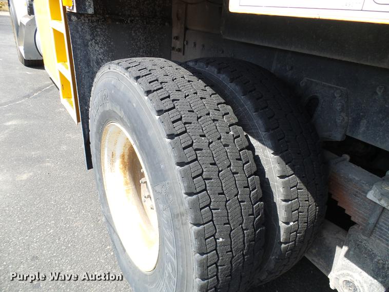 image for item DF9447 2008 Peterbilt 367 bridge inspection truck