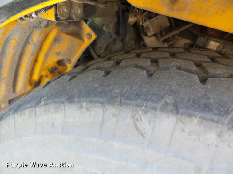 image for item DF9447 2008 Peterbilt 367 bridge inspection truck