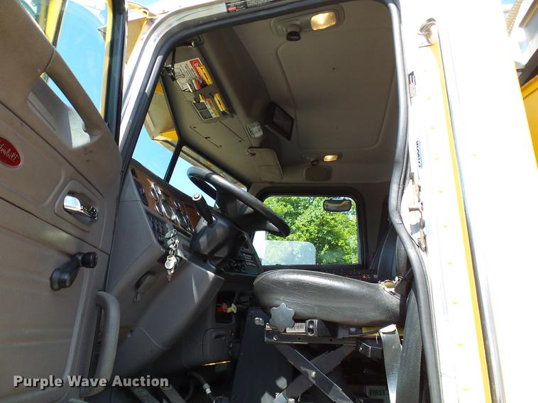 image for item DF9447 2008 Peterbilt 367 bridge inspection truck