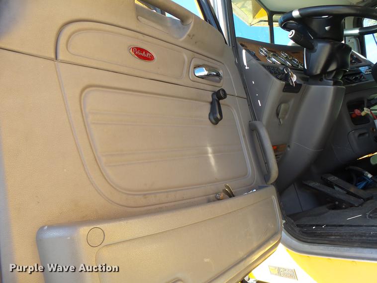 image for item DF9447 2008 Peterbilt 367 bridge inspection truck