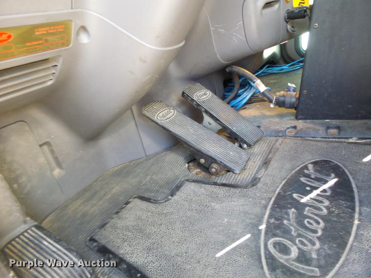 image for item DF9447 2008 Peterbilt 367 bridge inspection truck