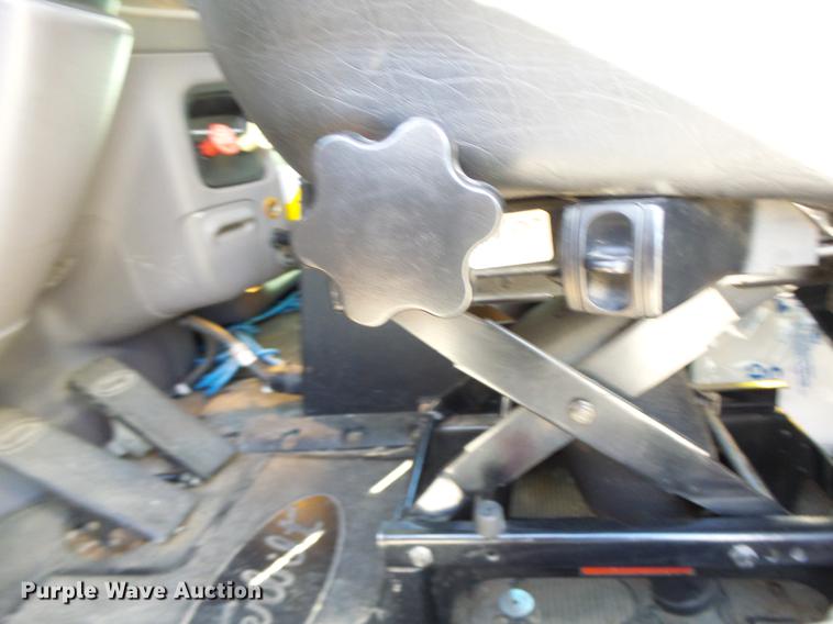 image for item DF9447 2008 Peterbilt 367 bridge inspection truck