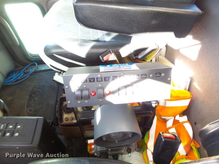 image for item DF9447 2008 Peterbilt 367 bridge inspection truck