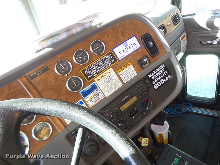 image for item DF9447 2008 Peterbilt 367 bridge inspection truck