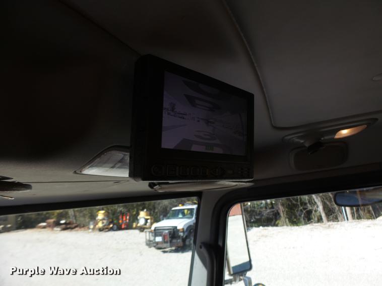 image for item DF9447 2008 Peterbilt 367 bridge inspection truck