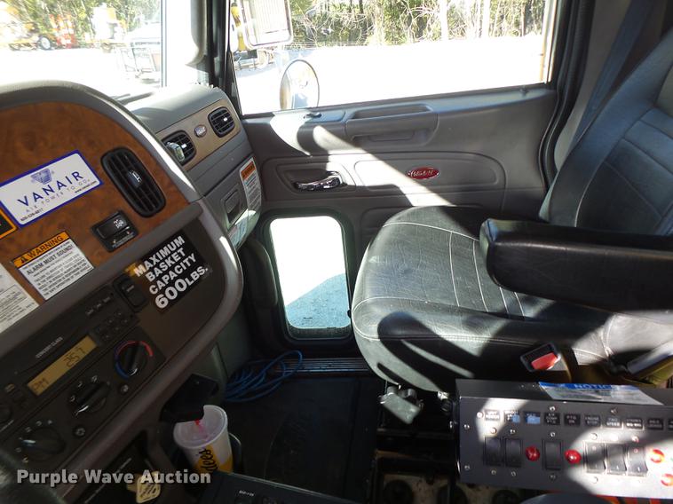 image for item DF9447 2008 Peterbilt 367 bridge inspection truck