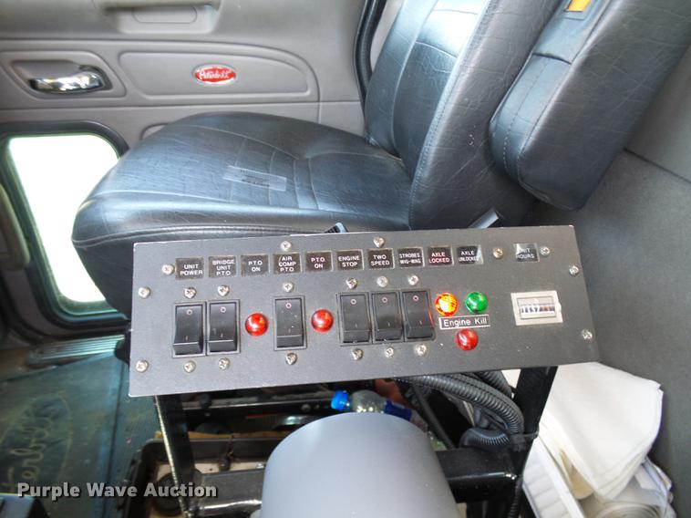 image for item DF9447 2008 Peterbilt 367 bridge inspection truck