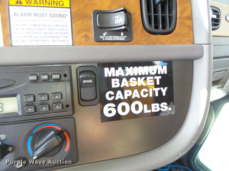 image for item DF9447 2008 Peterbilt 367 bridge inspection truck