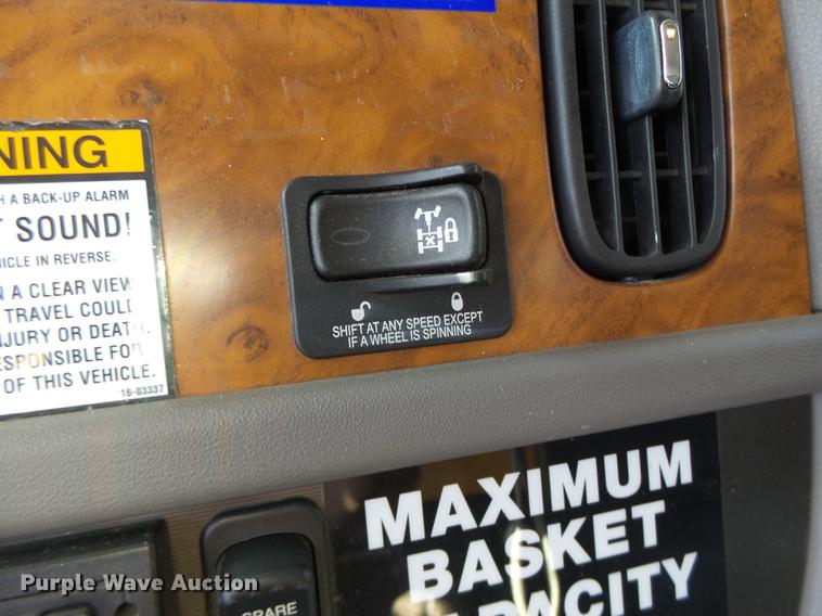 image for item DF9447 2008 Peterbilt 367 bridge inspection truck