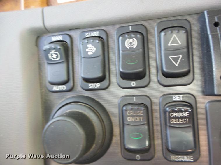 image for item DF9447 2008 Peterbilt 367 bridge inspection truck