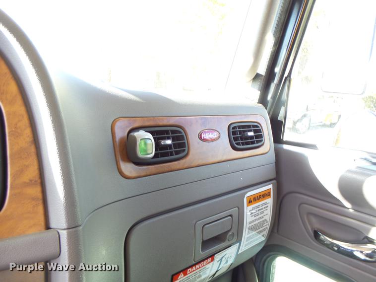 image for item DF9447 2008 Peterbilt 367 bridge inspection truck