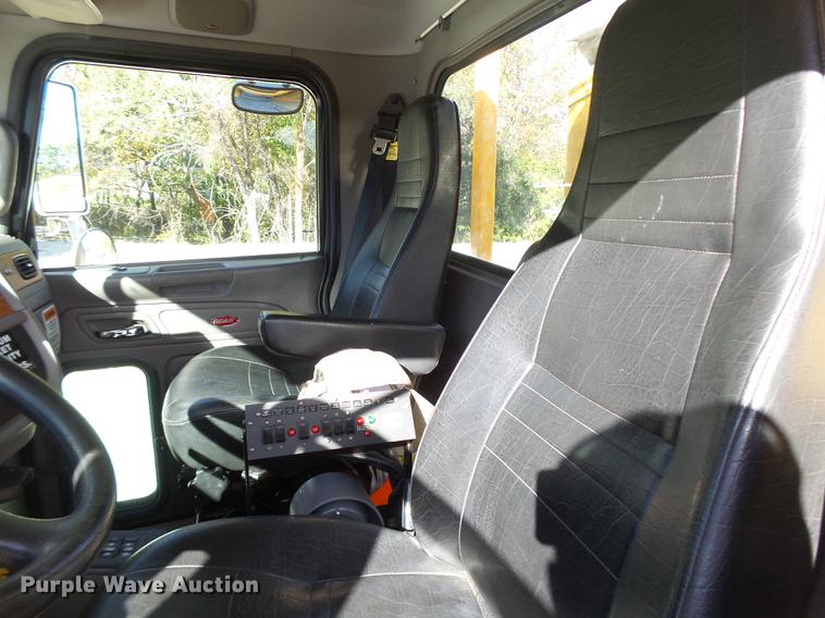 image for item DF9447 2008 Peterbilt 367 bridge inspection truck