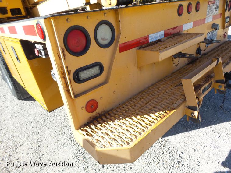 image for item DF9447 2008 Peterbilt 367 bridge inspection truck