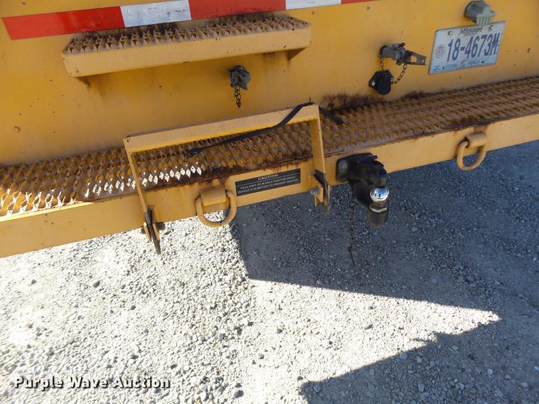 image for item DF9447 2008 Peterbilt 367 bridge inspection truck